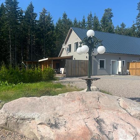 Gaeststuga 100M Fran Sjoen Vislanda Exterior foto