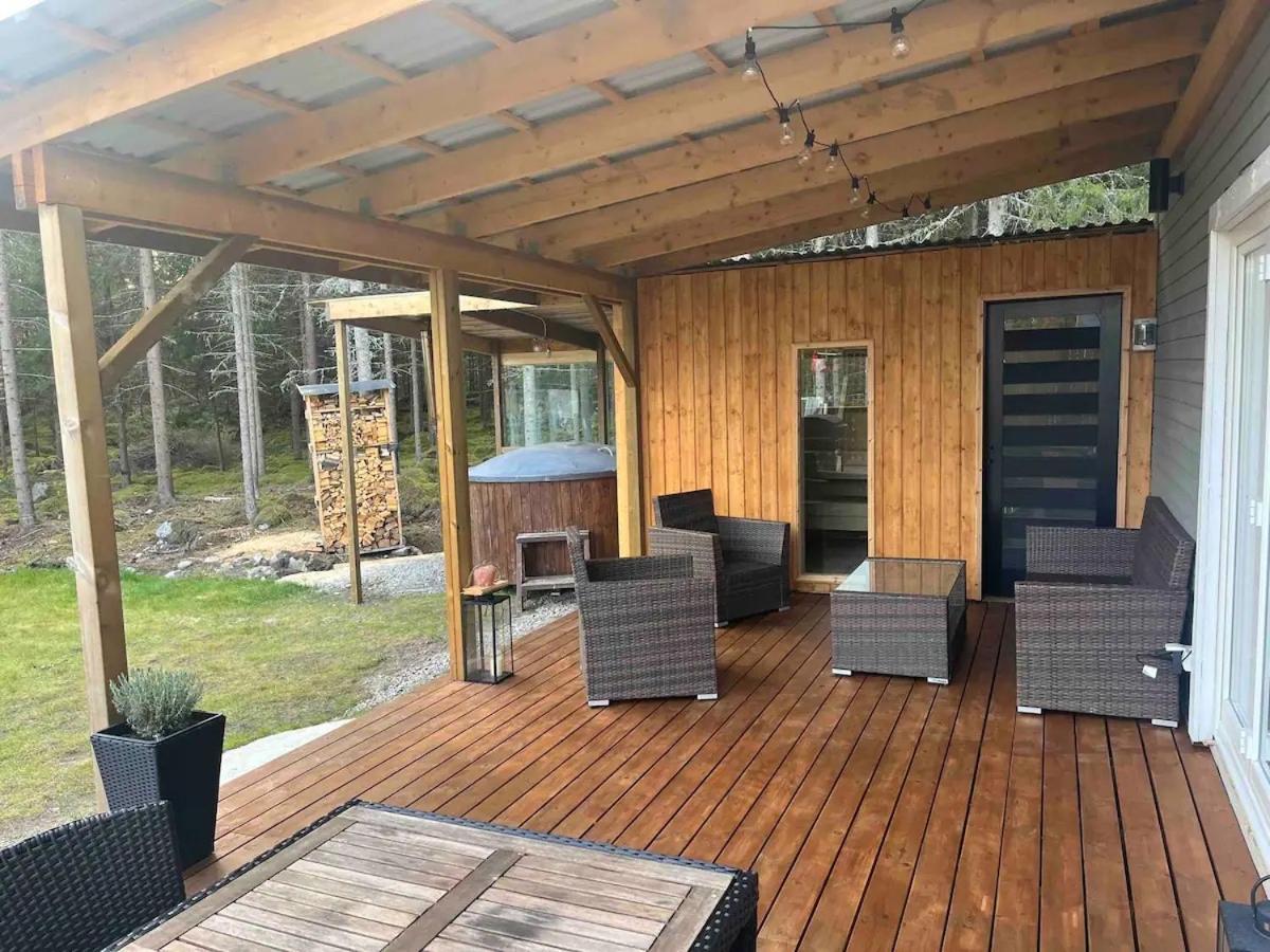 Gaeststuga 100M Fran Sjoen Vislanda Exterior foto